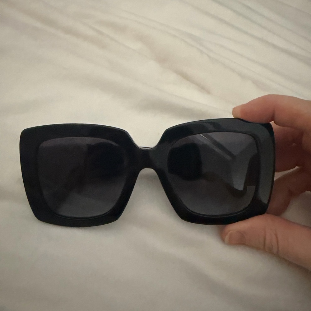 CHANEL Black and white square sunglasses - Picture 3 of 6